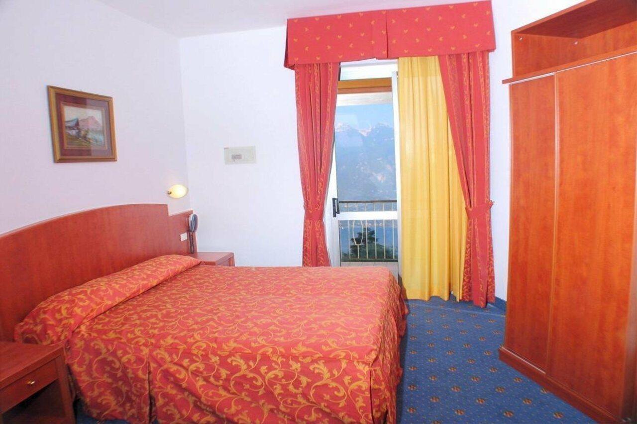 Hotel Astor Limone sul Garda Eksteriør billede